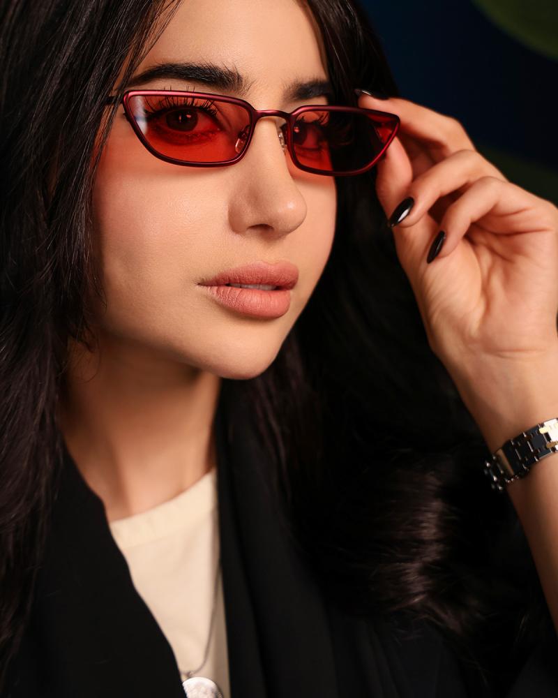 Unisex sunglasses with an innovative design in red