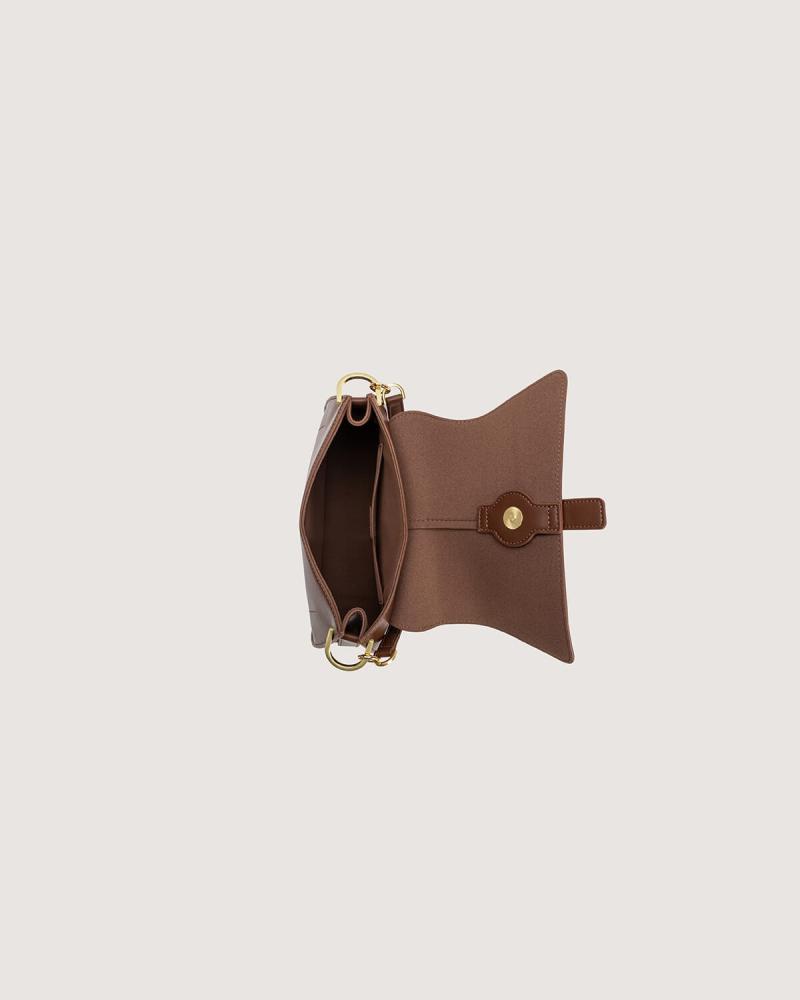 Medium-sized women's bag made of brown leather