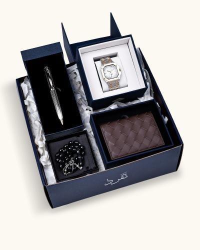 A royal men's set suitable as a gift; the watch is available in silver and gold.