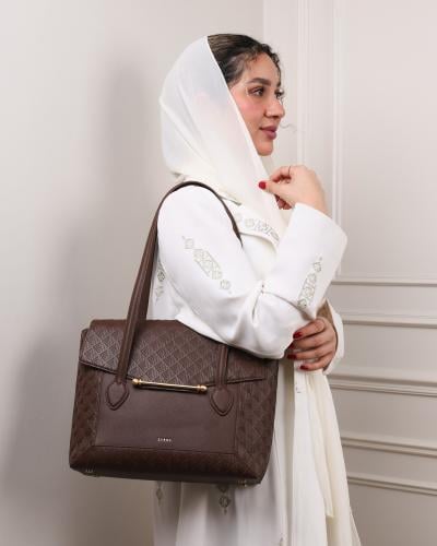 شنطة نسائية مميزة من الجلد بلون بني