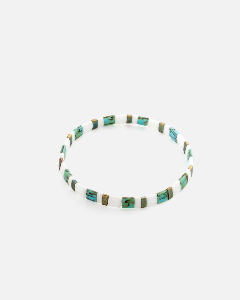 A women's bracelet that reflects the beauty of nature