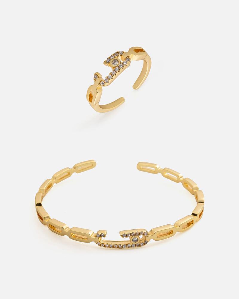 A distinctive women's set in gold