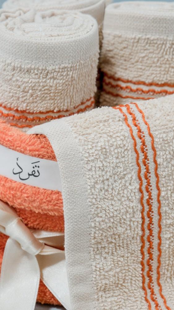 Set of 4 beige hand towels