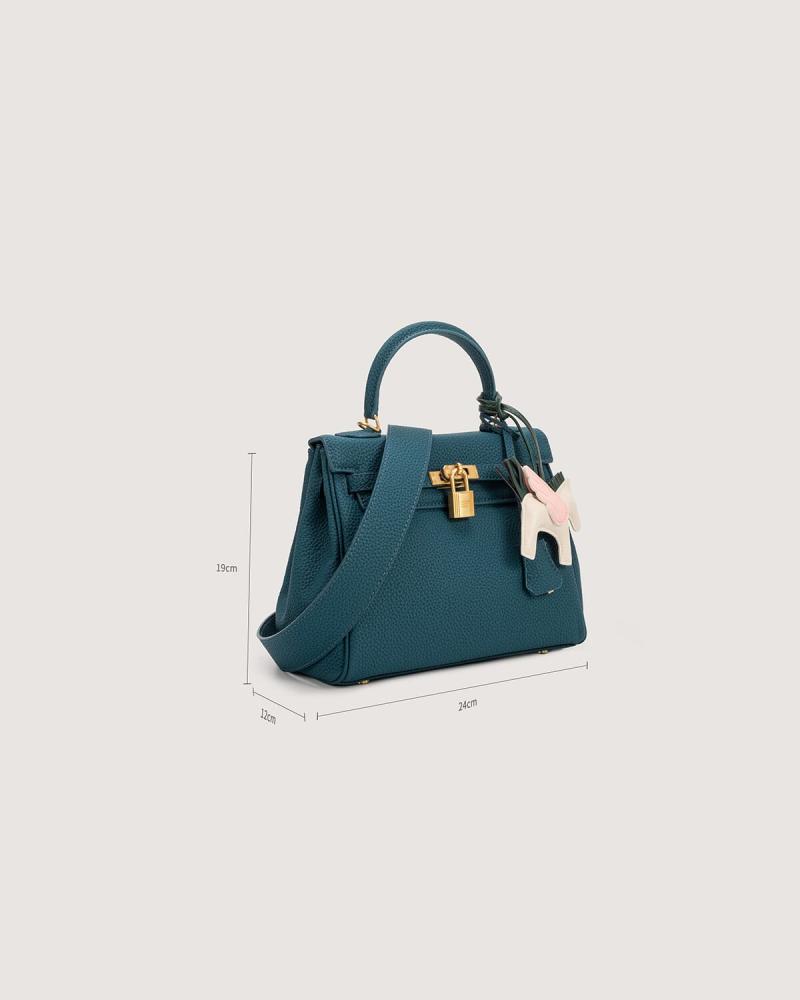 Medium-sized women's bag in blue