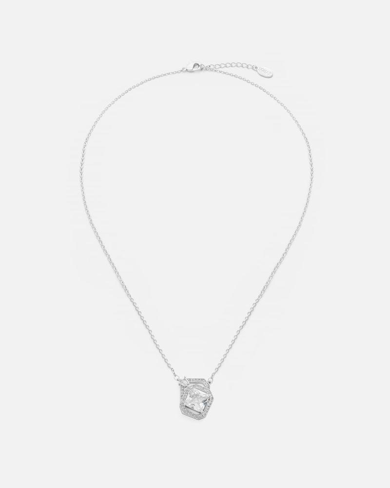 Women's necklace with a luxurious design in silver color