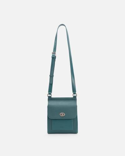A men's bag that combines simplicity and elegance in a green color.