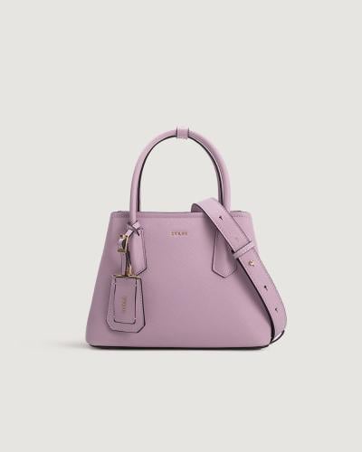 A large women's bag for your everyday look