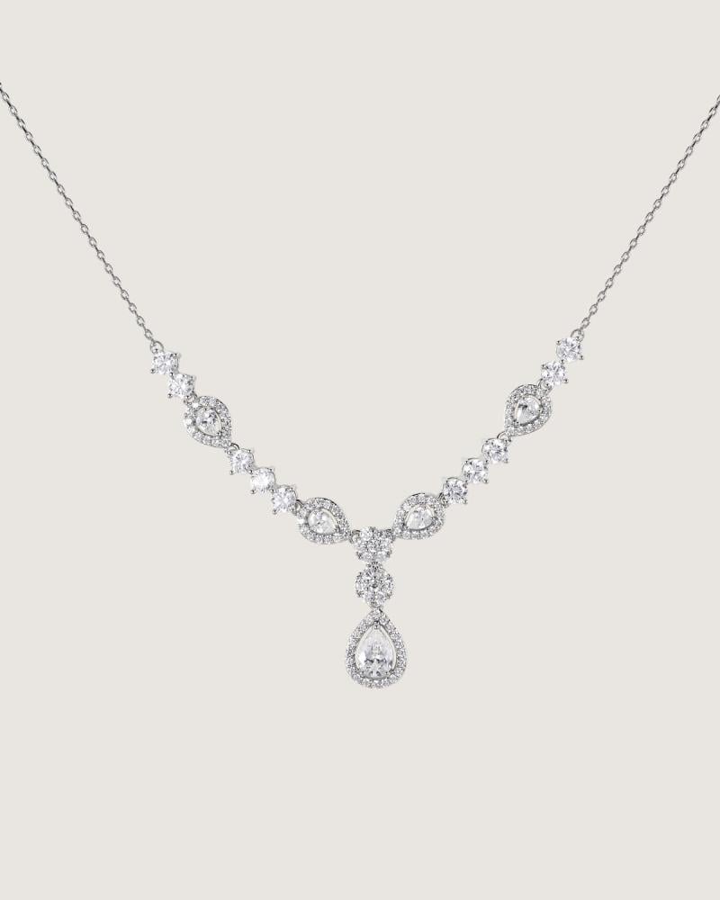 Women's necklace with an eye-catching design in silver