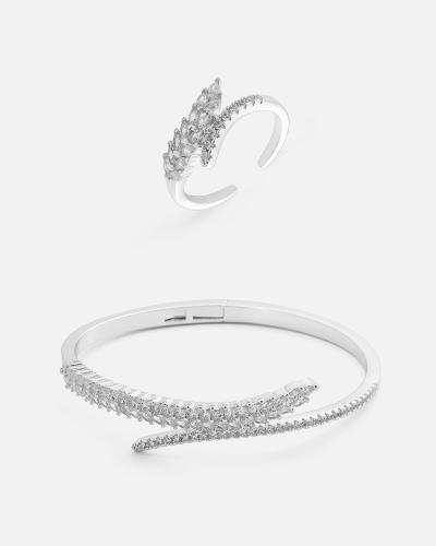 Women's bracelet and ring set with an interlocking design in silver.