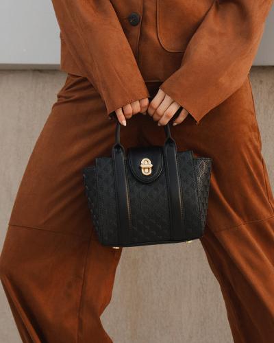 Women's bag with a practical design and suitable size for everyday use, in black.