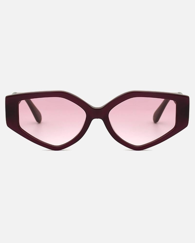 Women's sunglasses with a modern design in a burgundy color