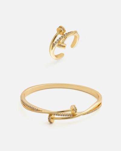 Women's accessory set: bracelet and ring in gold color