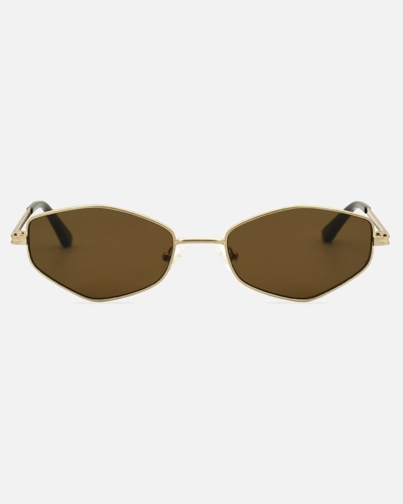 Unisex sunglasses with a stylish design in brown.