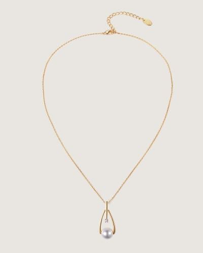 Striking women's necklace in gold