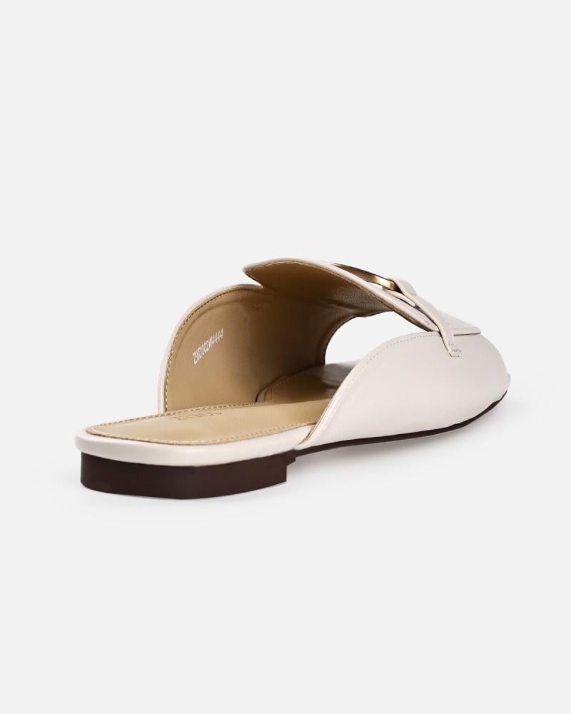 Women's flat shoes with a stylish design in beige