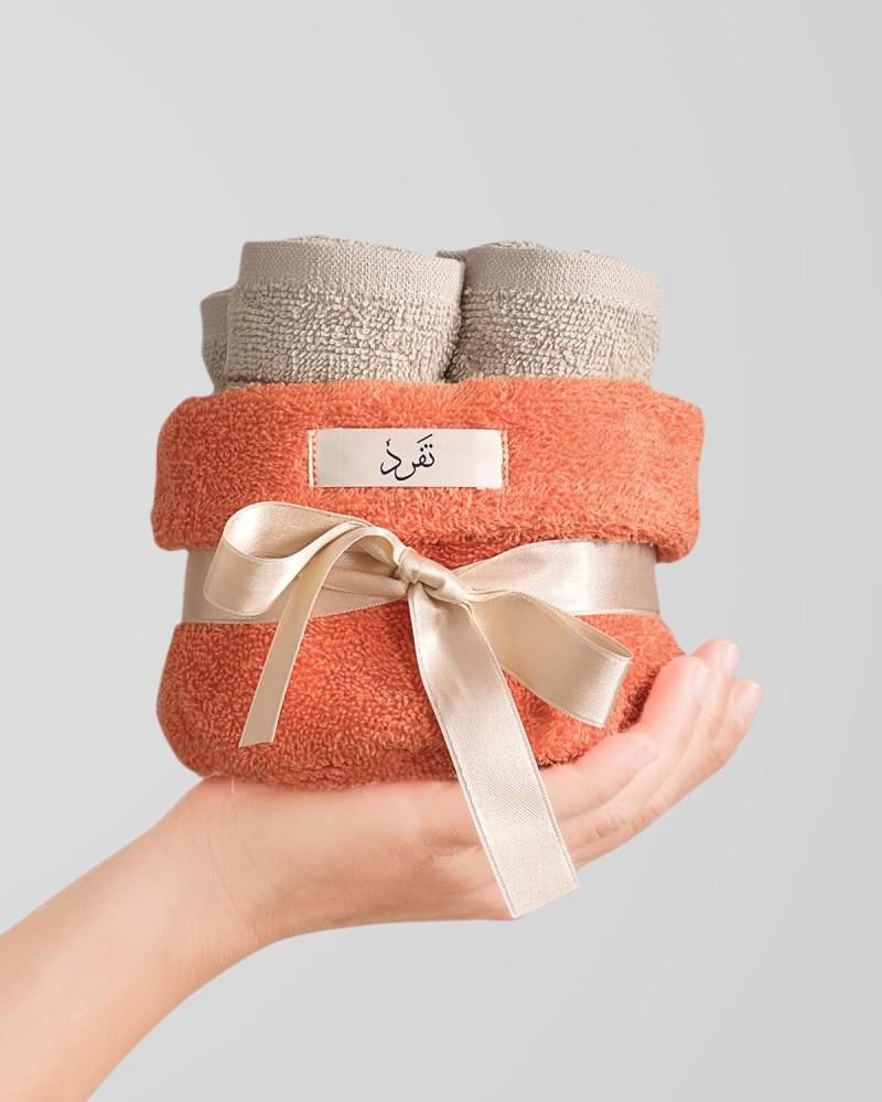 Set of 4 beige hand towels