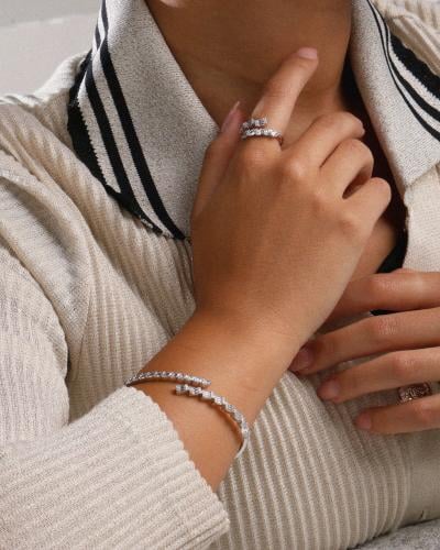 Luxurious women's set in silver