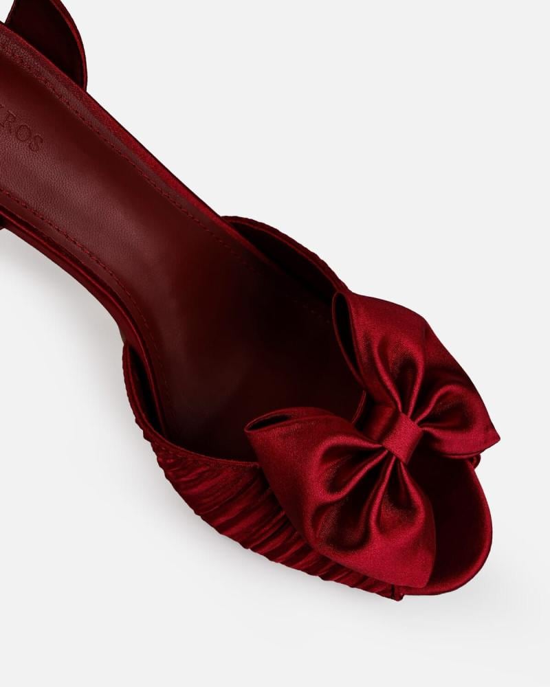 حذاء كعب نسائي بتصميم أنيق بلون أحمر