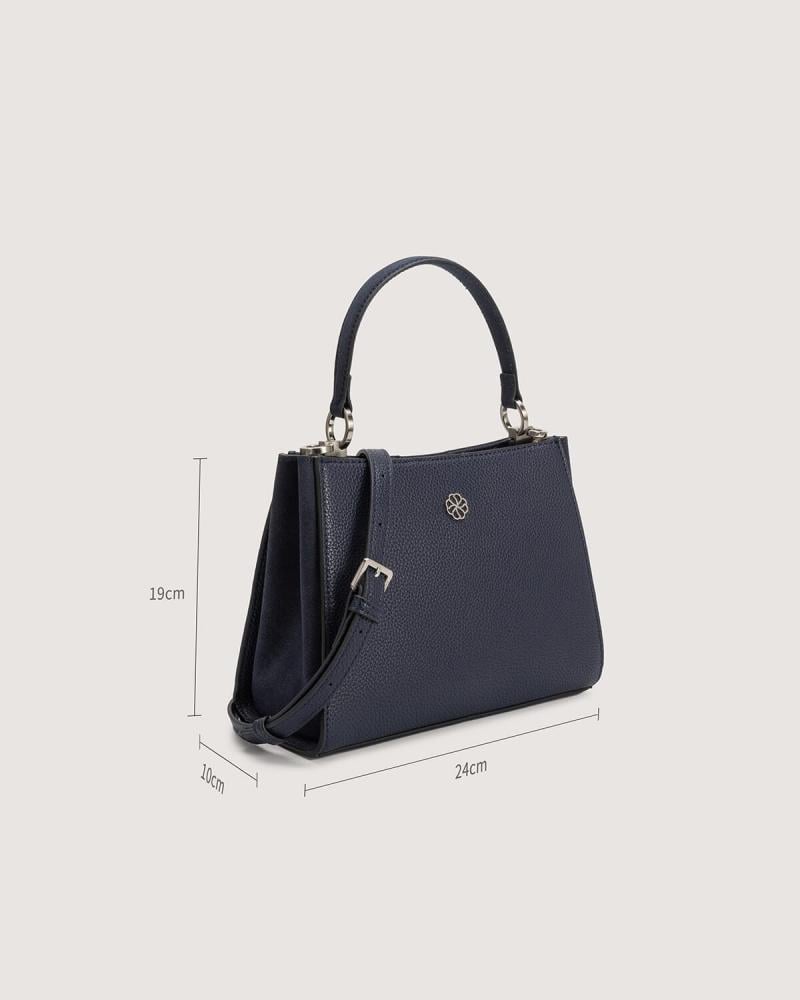 An all-time bag in blue leather