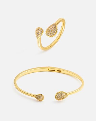 Women's gold ring and bracelet set