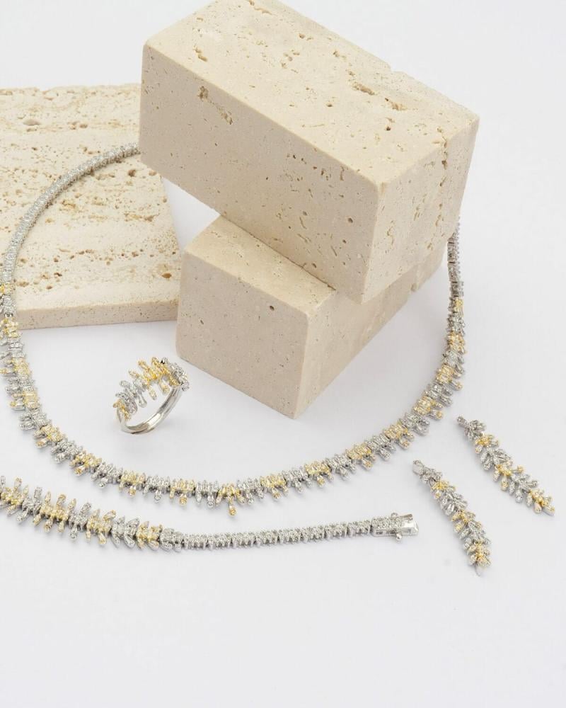 طقم نسائي زركون ساحر بلون فضي وذهبي