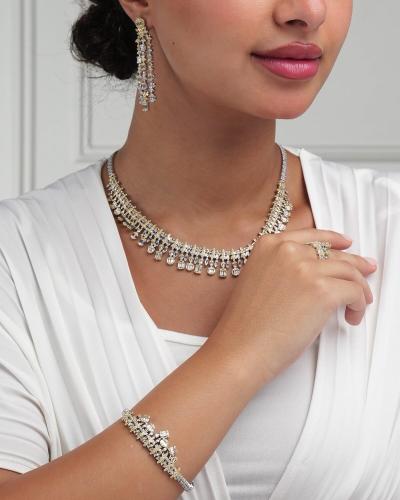 Luxurious women's zircon set in silver and gold