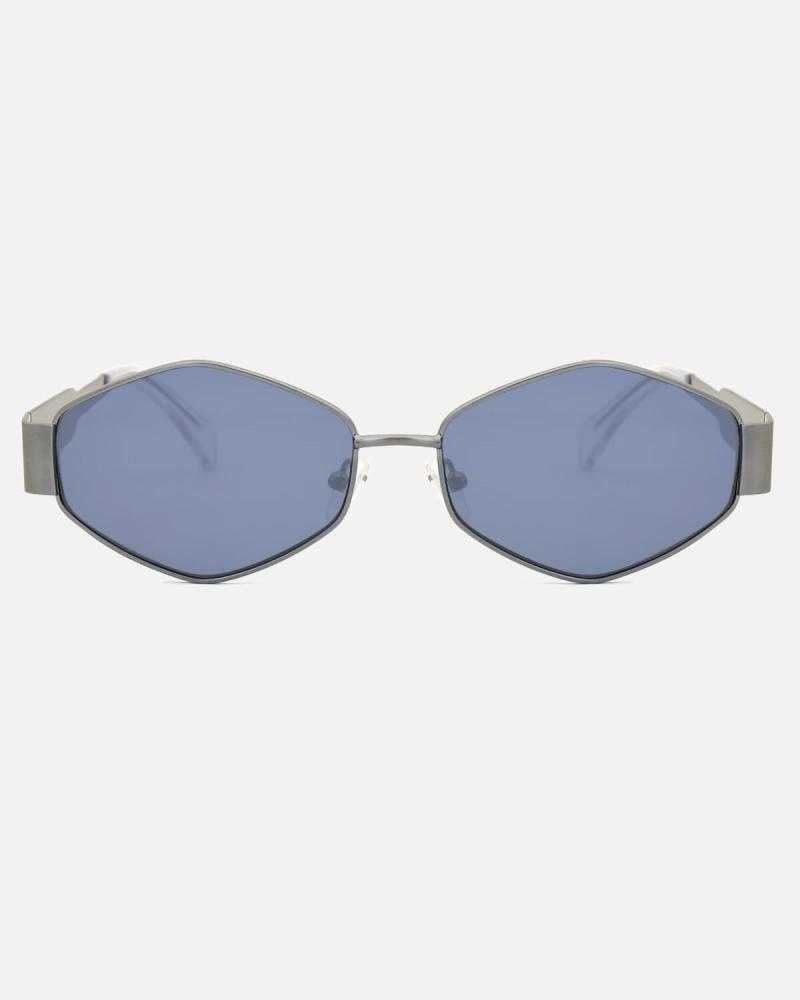 Women's sunglasses with an attractive design in gray