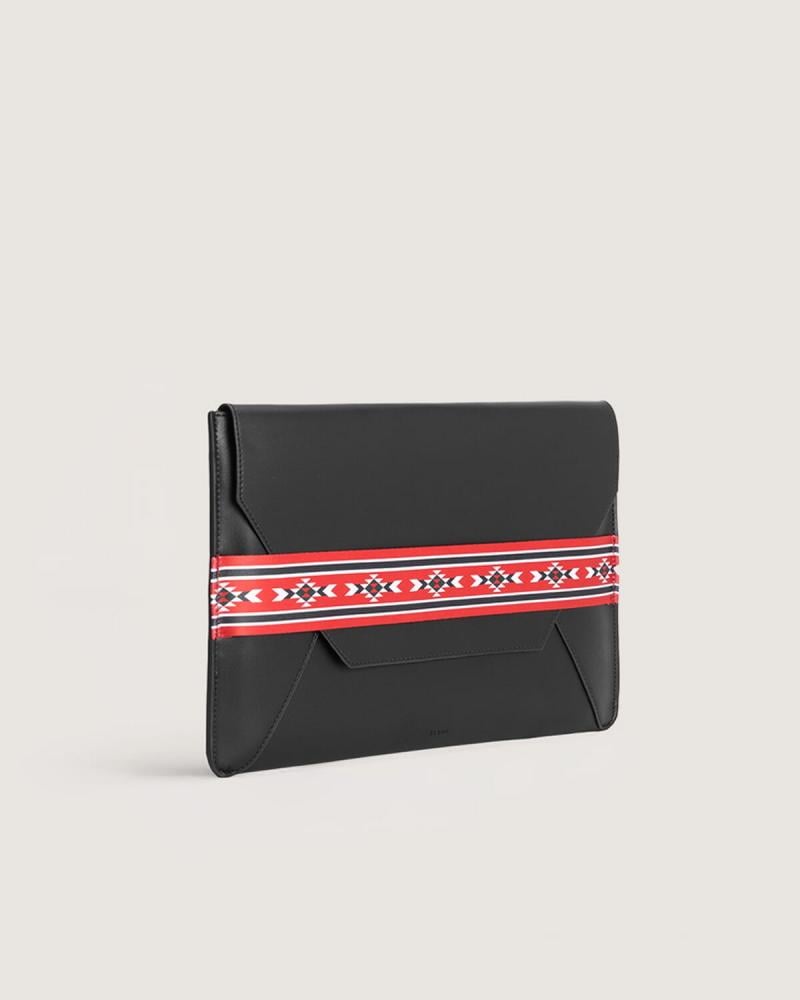  شنطة بحجم كبير لاطلالة عملية بلون أسود