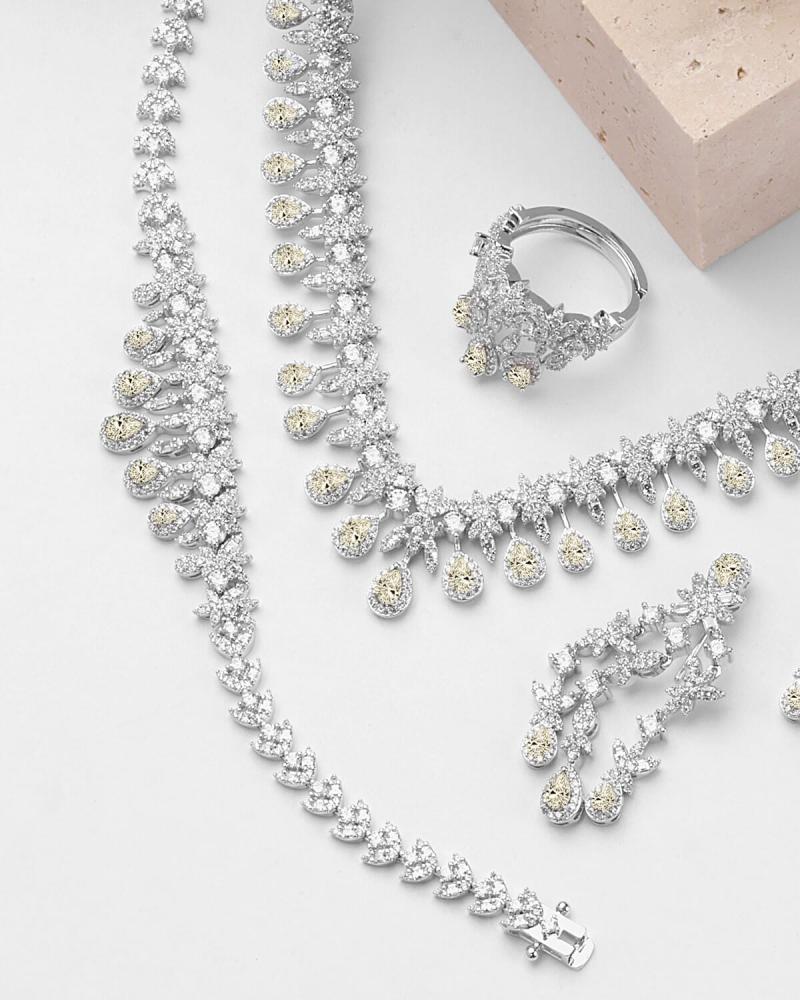 Luxury women's accessory set in silver