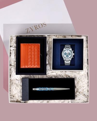 A royal men's set suitable as a gift; the watch is silver in color.