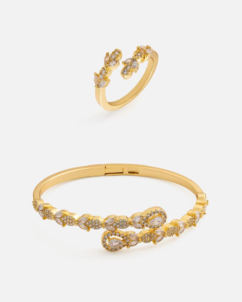 Attractive bracelet and ring set in gold