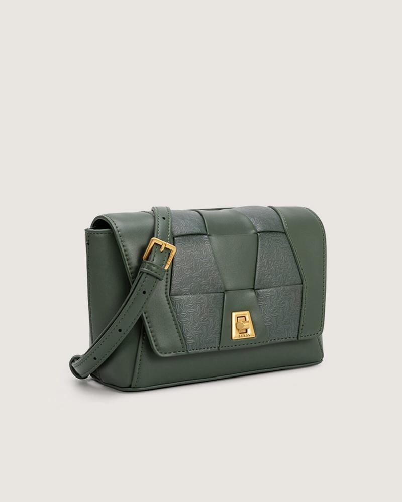 Wahaj bag in green, medium size, for everyday use.