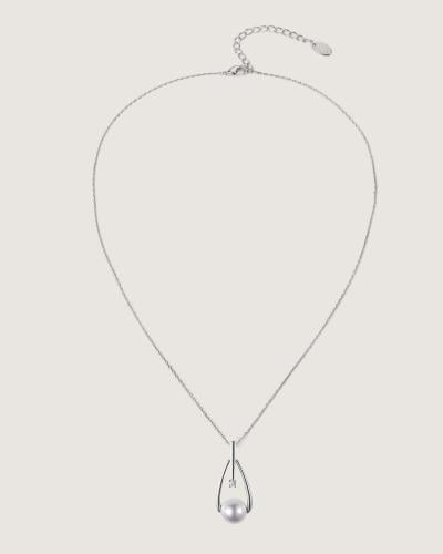 Striking women's necklace in silver