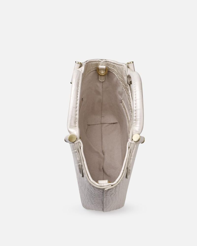 شنطة نسائية بحجم صغير من الجلد بلون أبيض