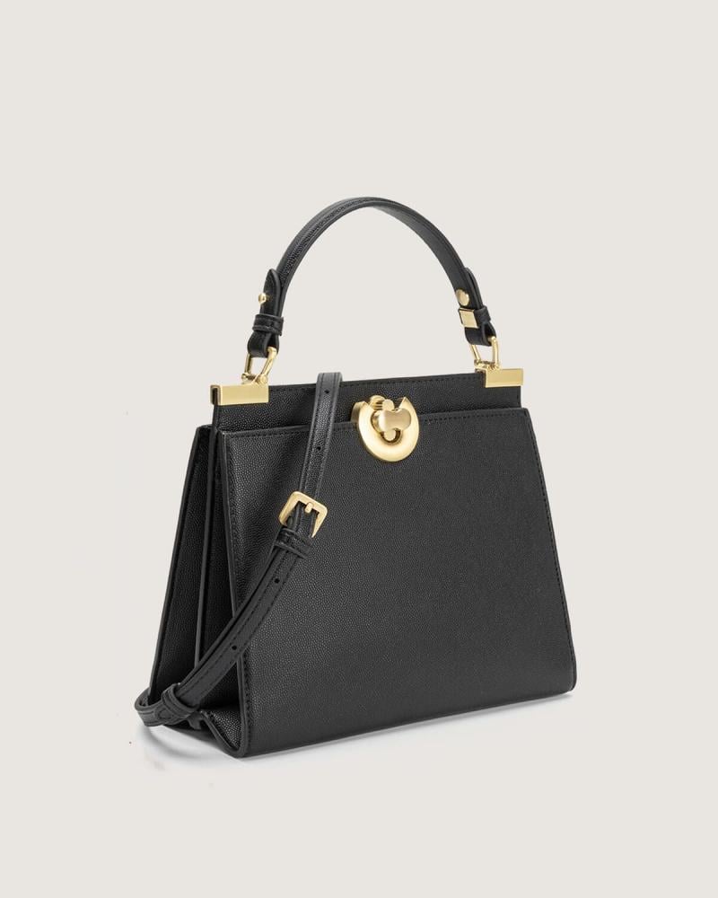 A women's bag that reflects elegance in black