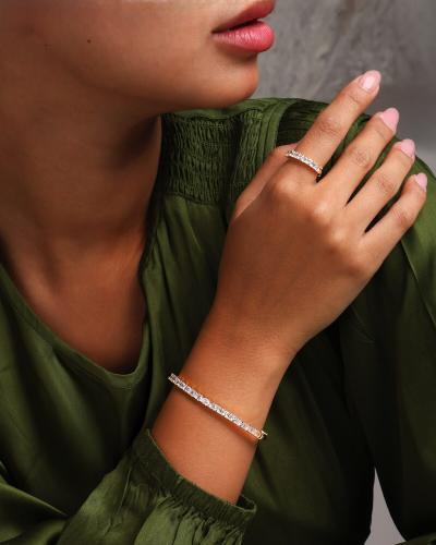 Elegant women's gold set