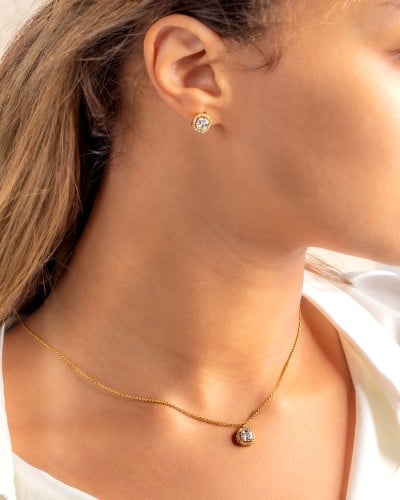 Elegant women's set in gold