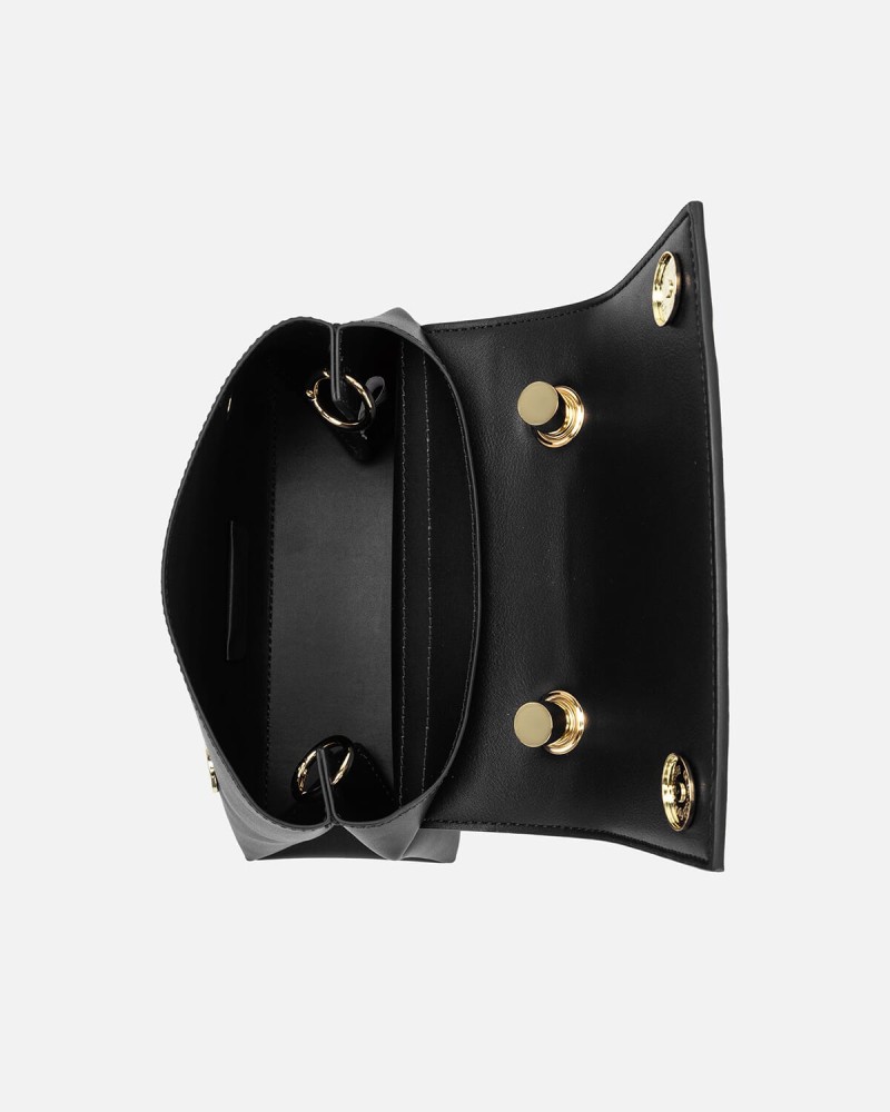Women's bag with classic design