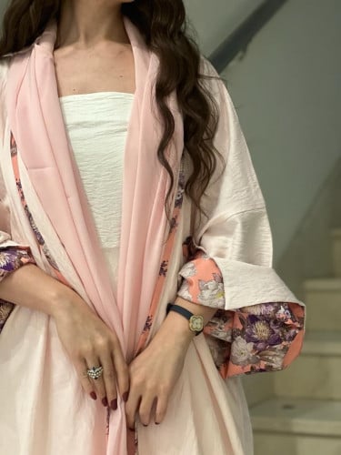 عباية عملية القماش كريب وردي ولأكمام مبطنه مشجر مو...
