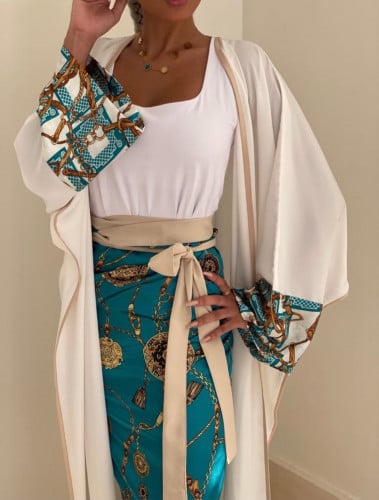 عباية صيفية باردة اللون سكري والاكمام مشجرة ( 3 قطع عباية وطرحة وتنورة لف مشجرة)