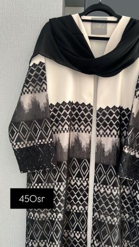 عباية فاخره مميزه ذات طابع عصري