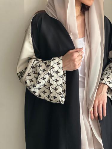 عباية فاخرة القماش كريب كتان اسود والاكمام لنن بيج مشجر اسود مع شك