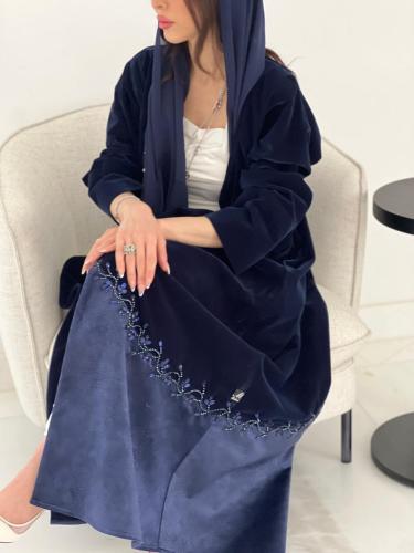 عباية فاخرة كحلي مخمل مع شك يدوي مميز