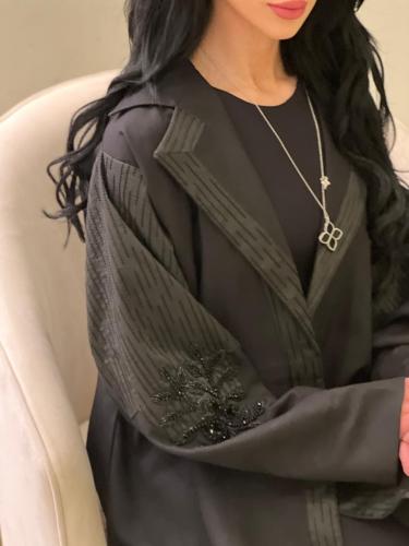 عباية فاخرة القماش كريب كتان اسود مع تفته وشك اسود