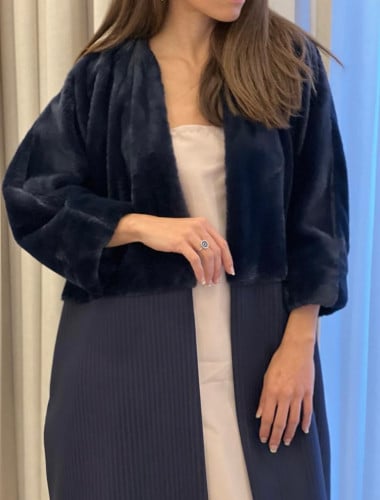 عباية شتوية فاخرة وعملية اللون كحلي مقلم مع فرو كحلي