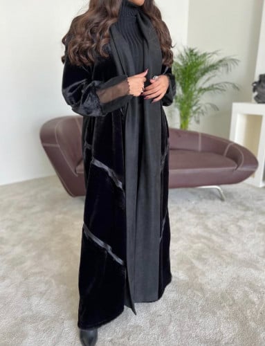 عباية شتوية فاخرة القماش فرو اسود مع شامواه اسود وشك وتل على الاكمام