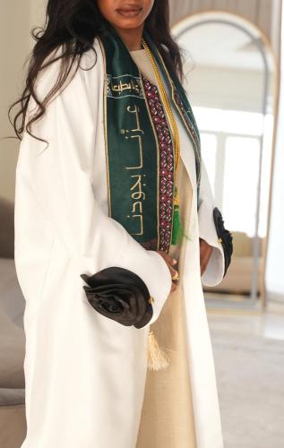 عباية ناعمة ومميزه - تفته ابيض