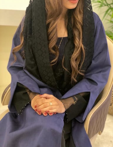 عباية شتوية مميزة القماش شامواه كحلي والاكمام تل مع شك كحلي والطرحة دانتيل اسود