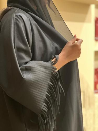 عباية عملية القماش كريب كتان اسود