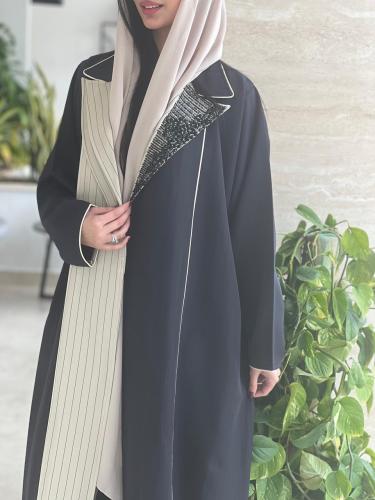 عباية فاخرة القماش كريب كحلي مع شك اسود